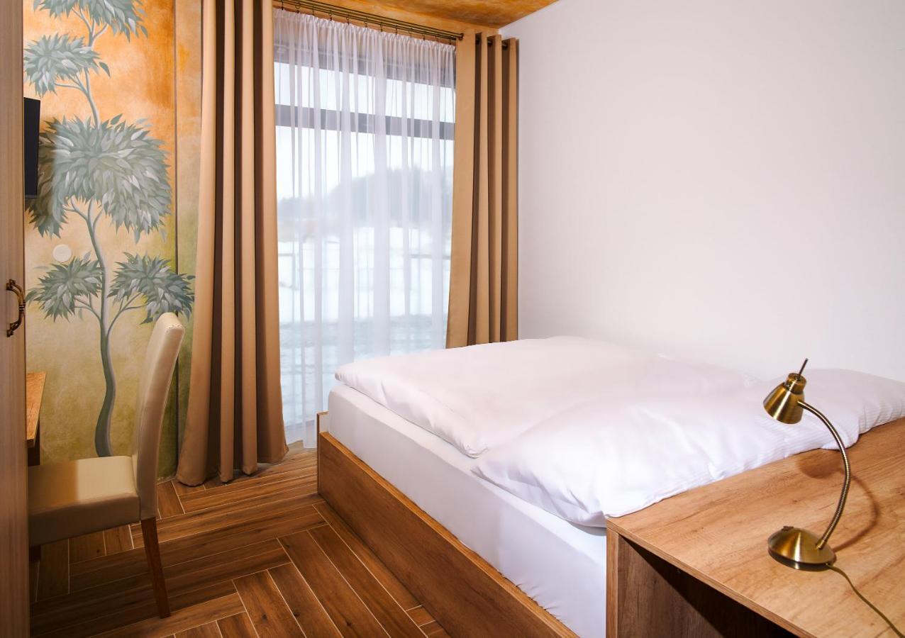 Hotel Dymnik Rumburk Bagian luar foto